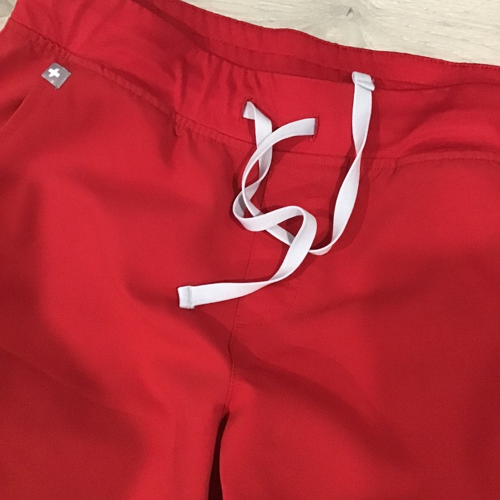 Red Zamora FIgS pants scrubs large used good